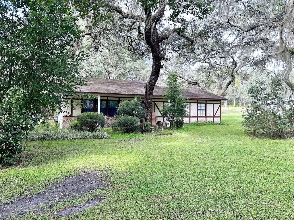6126 Idle A While Circle Dade City FL 33523