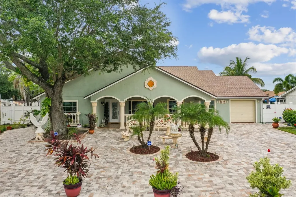 7004 Cobblewood Court Tampa FL 33615