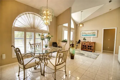 9082 Apple Valley Avenue Englewood FL 34224
