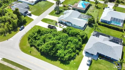 9082 Apple Valley Avenue Englewood FL 34224