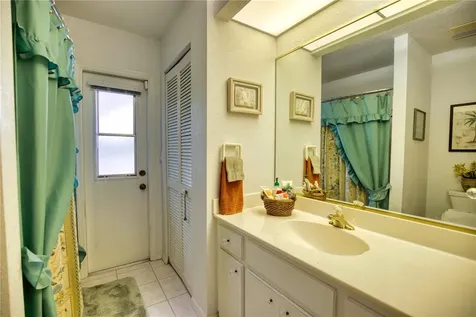9082 Apple Valley Avenue Englewood FL 34224