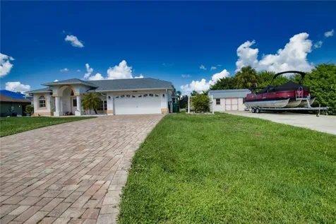 9082 Apple Valley Avenue Englewood FL 34224