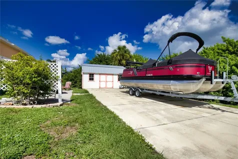 9082 Apple Valley Avenue Englewood FL 34224