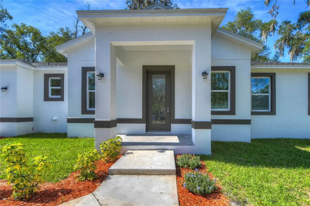 19022 2nd Street NE Lutz FL 33549