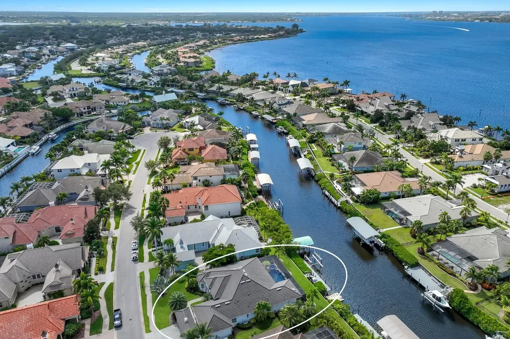 556 Fore Drive Bradenton FL 34208