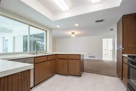 2010 Tanglewood Way NE St Petersburg FL 33702