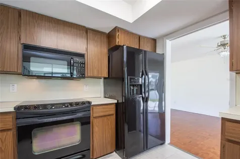 2010 Tanglewood Way NE St Petersburg FL 33702