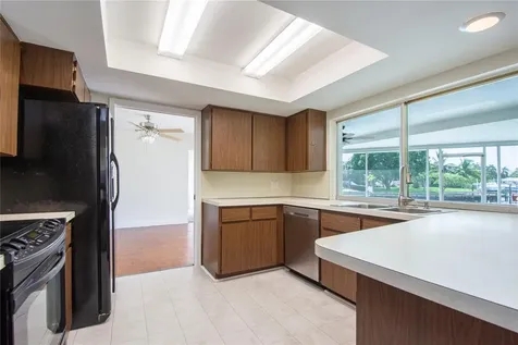 2010 Tanglewood Way NE St Petersburg FL 33702