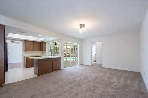 2010 Tanglewood Way NE St Petersburg FL 33702