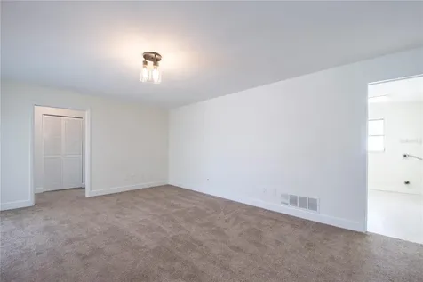 2010 Tanglewood Way NE St Petersburg FL 33702