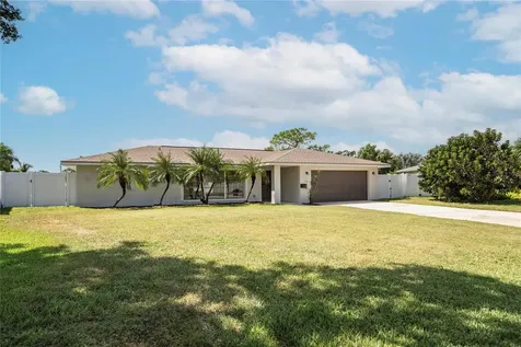 2010 Tanglewood Way NE St Petersburg FL 33702