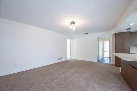 2010 Tanglewood Way NE St Petersburg FL 33702