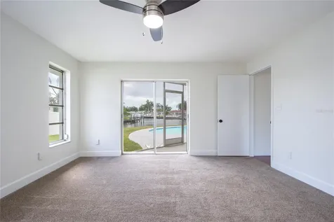2010 Tanglewood Way NE St Petersburg FL 33702