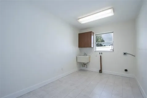 2010 Tanglewood Way NE St Petersburg FL 33702