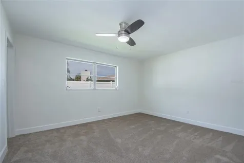 2010 Tanglewood Way NE St Petersburg FL 33702
