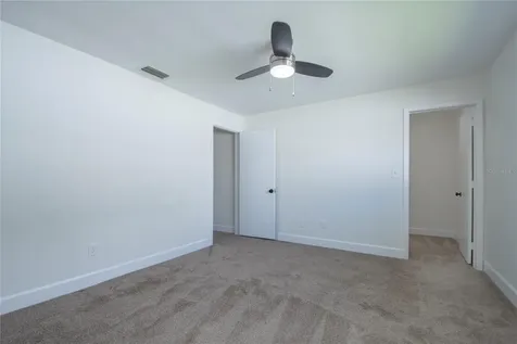 2010 Tanglewood Way NE St Petersburg FL 33702