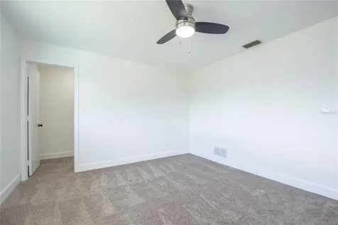 2010 Tanglewood Way NE St Petersburg FL 33702