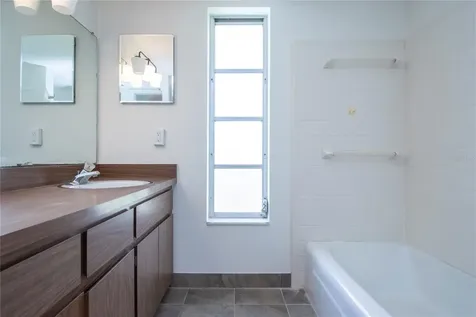 2010 Tanglewood Way NE St Petersburg FL 33702