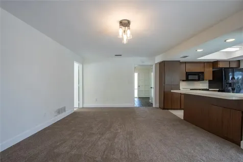 2010 Tanglewood Way NE St Petersburg FL 33702