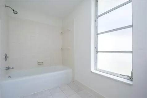 2010 Tanglewood Way NE St Petersburg FL 33702
