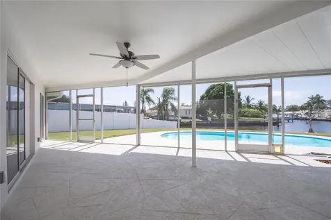 2010 Tanglewood Way NE St Petersburg FL 33702