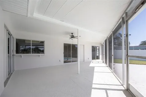 2010 Tanglewood Way NE St Petersburg FL 33702