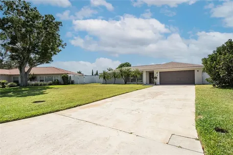 2010 Tanglewood Way NE St Petersburg FL 33702