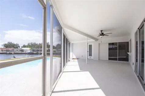 2010 Tanglewood Way NE St Petersburg FL 33702
