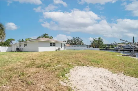 2010 Tanglewood Way NE St Petersburg FL 33702