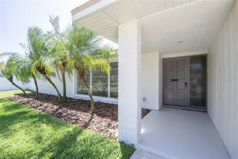 2010 Tanglewood Way NE St Petersburg FL 33702