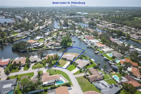 2010 Tanglewood Way NE St Petersburg FL 33702