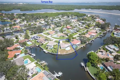 2010 Tanglewood Way NE St Petersburg FL 33702
