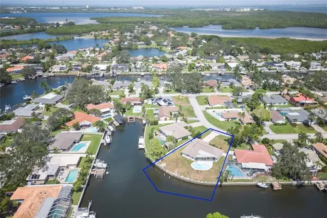 2010 Tanglewood Way NE St Petersburg FL 33702