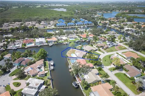 2010 Tanglewood Way NE St Petersburg FL 33702
