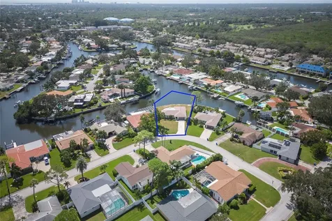 2010 Tanglewood Way NE St Petersburg FL 33702