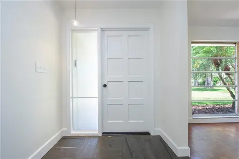 2010 Tanglewood Way NE St Petersburg FL 33702