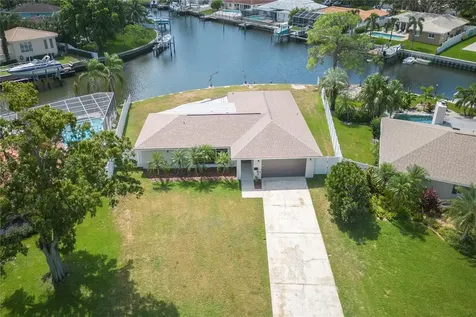 2010 Tanglewood Way NE St Petersburg FL 33702
