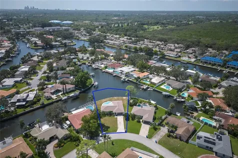 2010 Tanglewood Way NE St Petersburg FL 33702