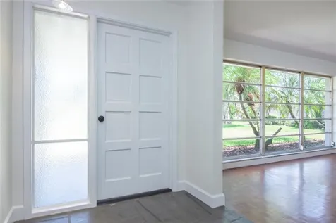2010 Tanglewood Way NE St Petersburg FL 33702