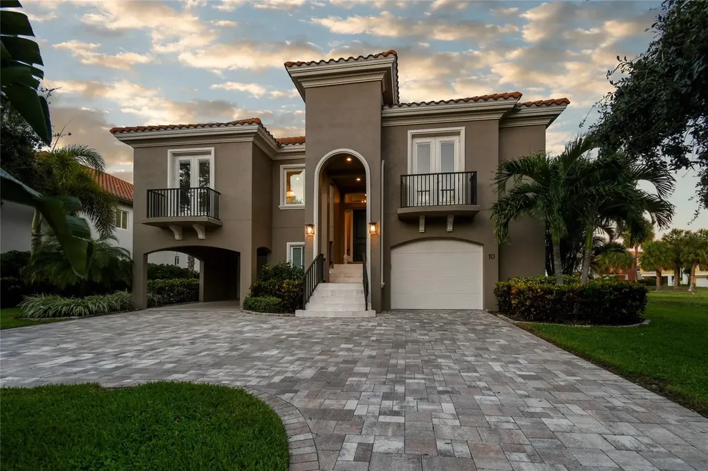 10 Bayfront Court S St Petersburg FL 33711