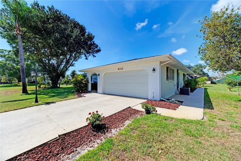 910 Caples Street Englewood FL 34223