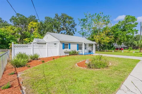 161 N Sunset Drive Mount Dora FL 32757