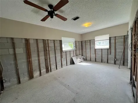 400 83rd Avenue NE St Petersburg FL 33702