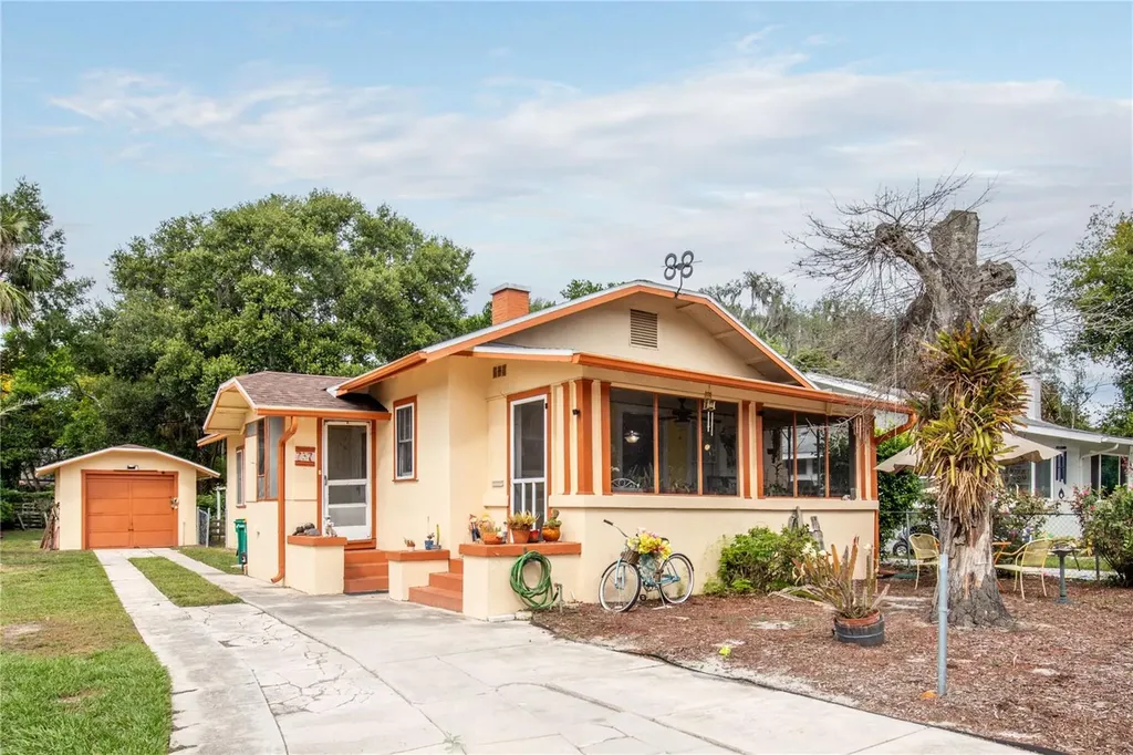 737 N Clayton Street Mount Dora FL 32757