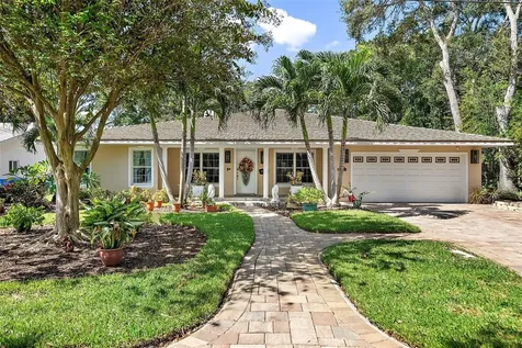 1140 Monterey Boulevard NE St Petersburg FL 33704