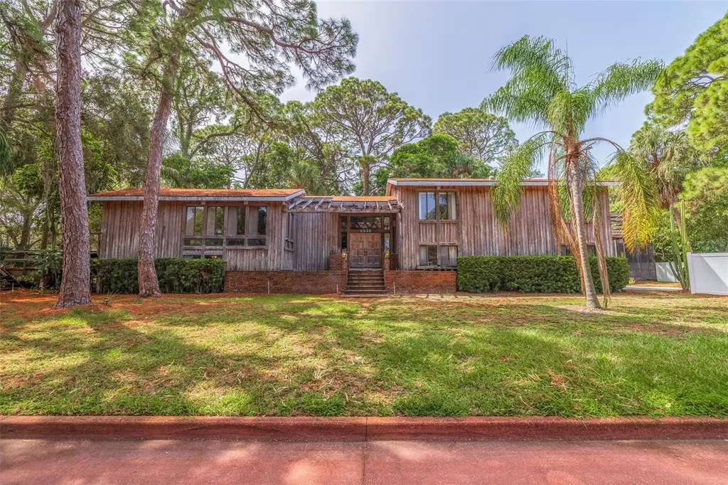 1320 Coral Way S St Petersburg FL 33705