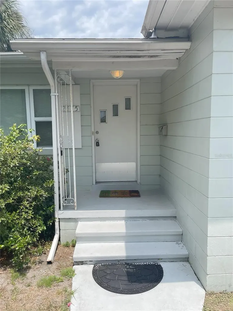 2475 34th Avenue N St Petersburg FL 33713