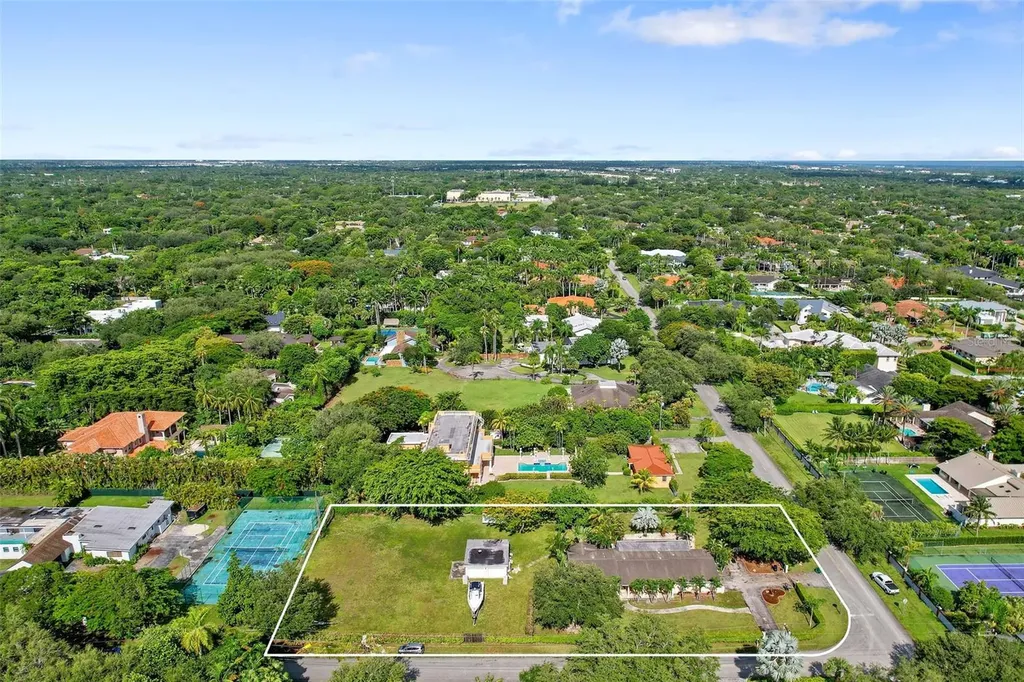 10600 SW 88th Court Miami FL 33176