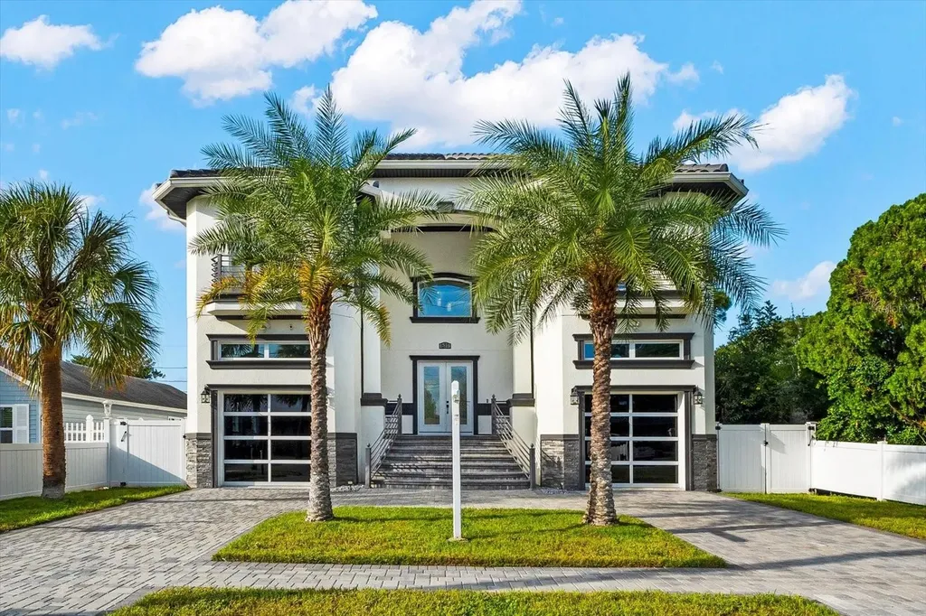 611 85th Avenue N St Petersburg FL 33702