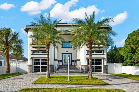 611 85th Avenue N St Petersburg FL 33702